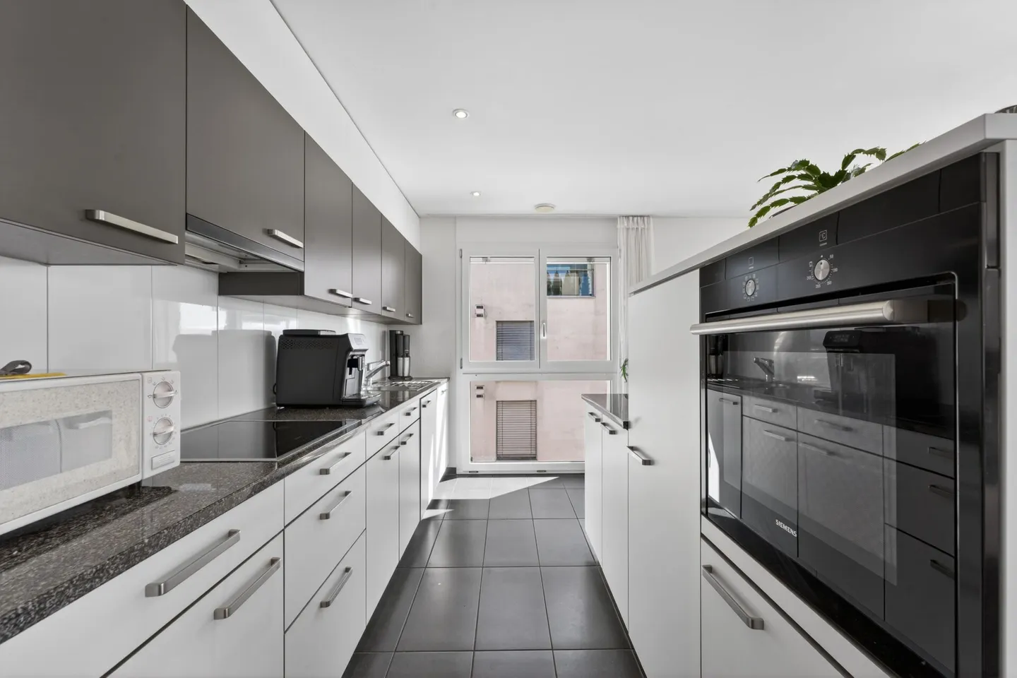 Ihr neues Zuhause mit Aussicht: Grosszügige 4.5-Zimmerwohnung mit Panorama - Photo 10 sur 18