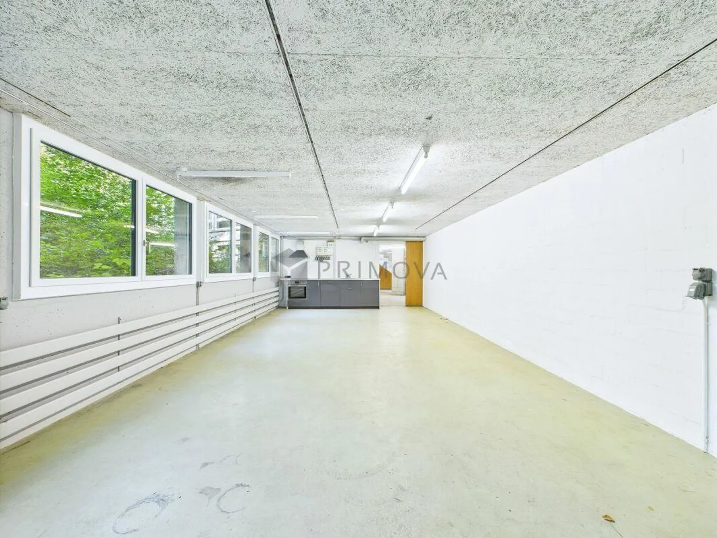 Commercial property with building reserve in the commercial zone - Photo 12 of 12