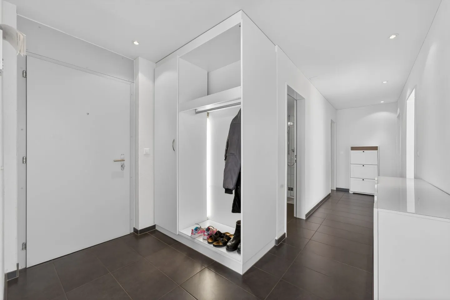 Ihr neues Zuhause mit Aussicht: Grosszügige 4.5-Zimmerwohnung mit Panorama - Photo 11 sur 18