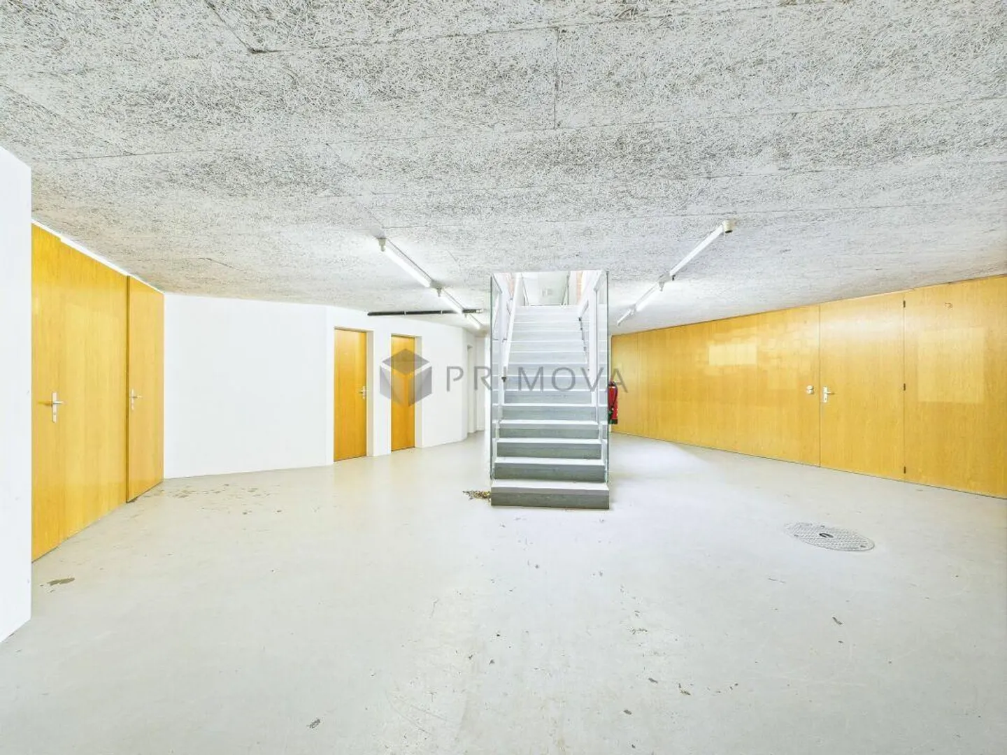 Commercial property with building reserve in the commercial zone - Photo 10 of 12
