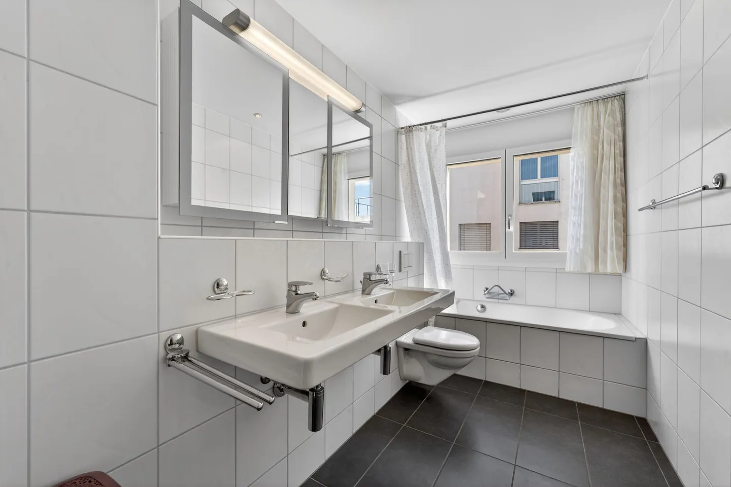 Ihr neues Zuhause mit Aussicht: Grosszügige 4.5-Zimmerwohnung mit Panorama - Photo 15 sur 18