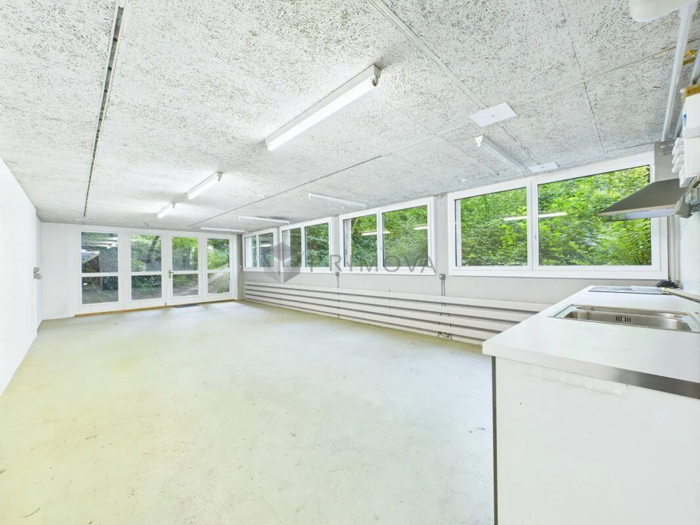 Commercial property with building reserve in the commercial zone - Photo 11 of 12