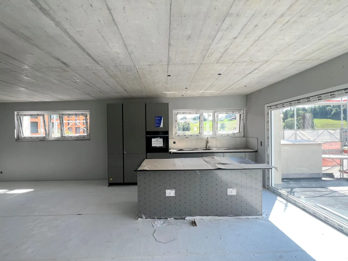Attico con terrazza panoramica e 2 suite in nuova costruzione - Foto 3 di 6