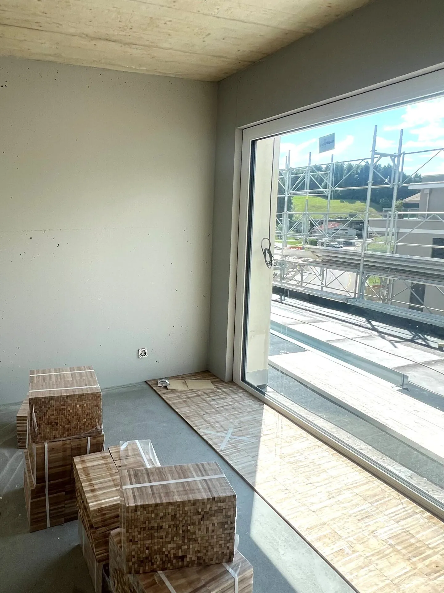 Attico con terrazza panoramica e 2 suite in nuova costruzione - Foto 4 di 6
