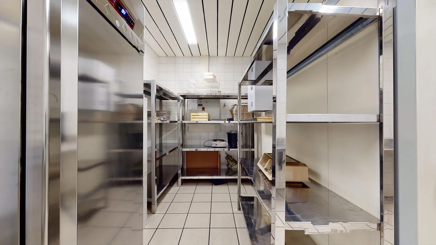 Here you will find a restaurant an ideal place with courtyard. - Photo 12 of 13