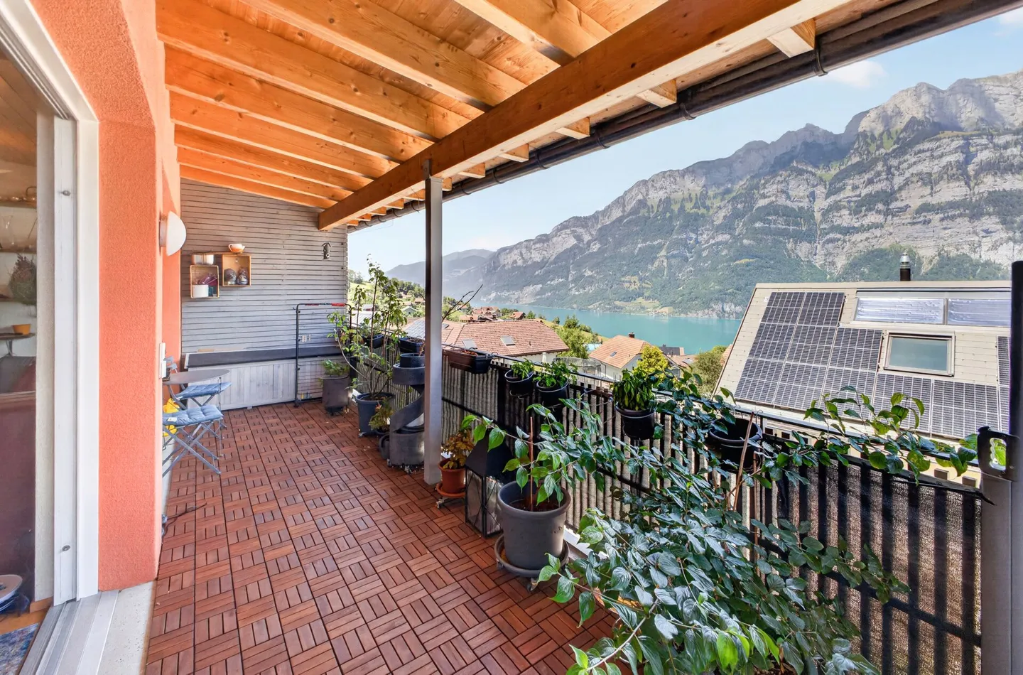 Living above Lake Walen - Sunny 3½-room penthouse with panoramic views - Photo 1 of 16