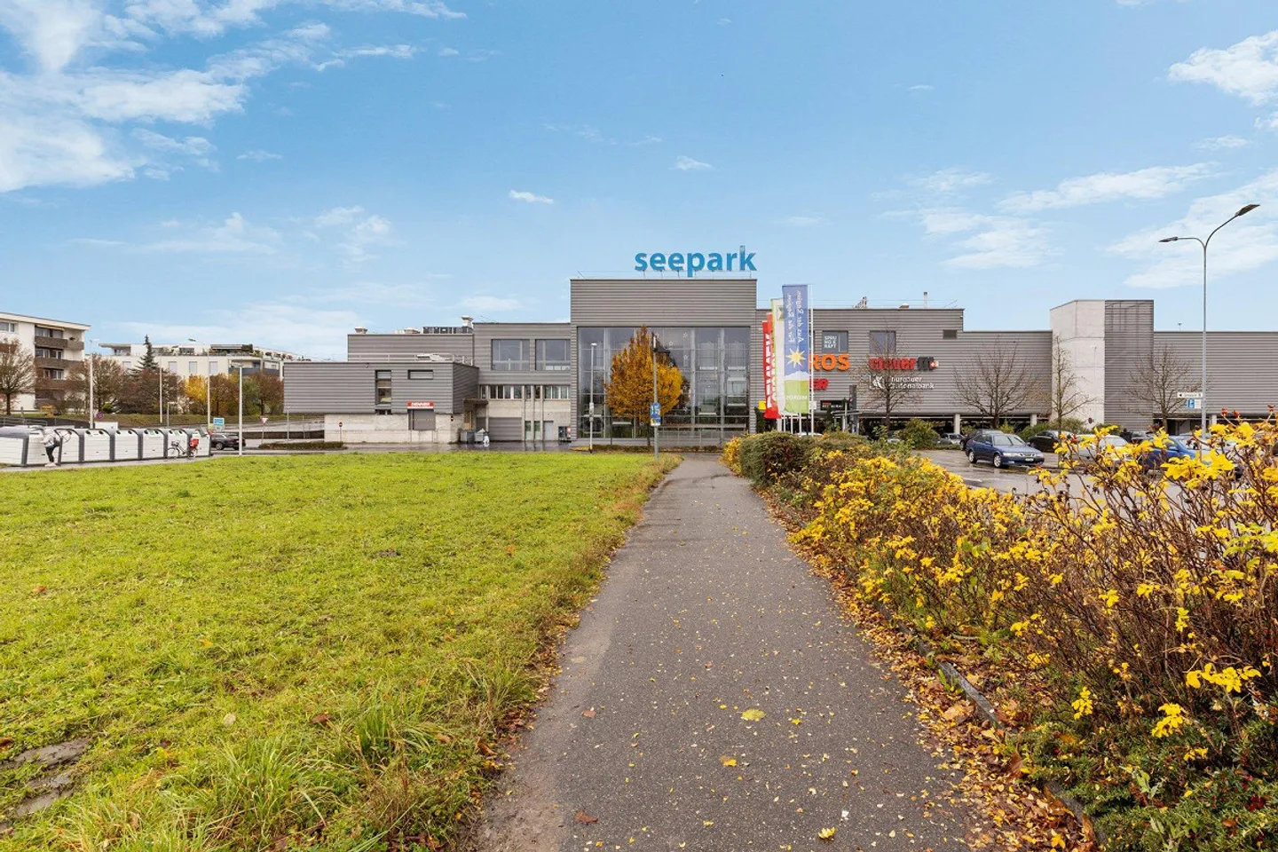 Spazio per nuove idee imprenditoriali al 2° piano del centro commerciale Seepark - Foto 1 di 13