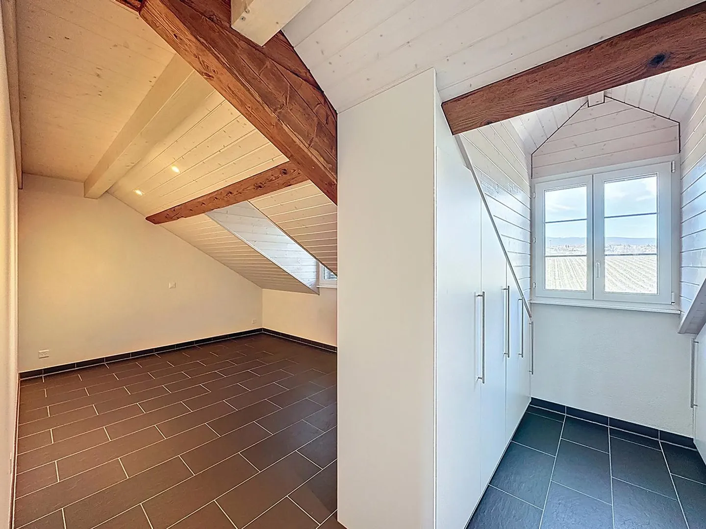 Spacious 2.5 room apartment with gallery and terrace - Photo 5 of 7