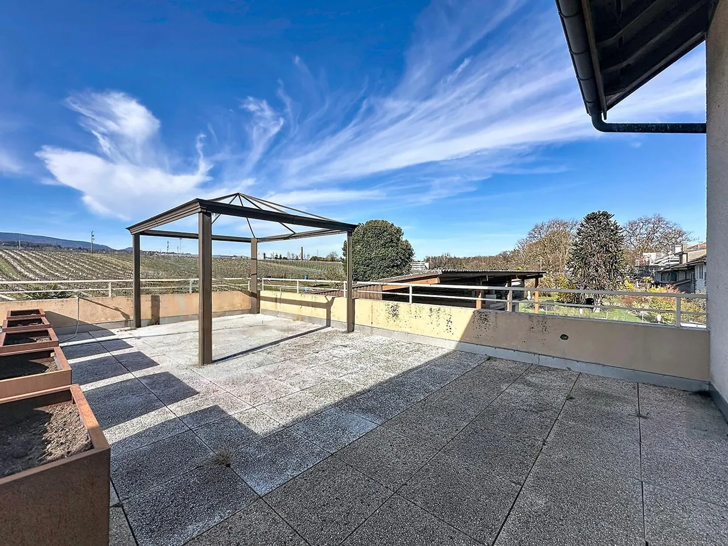 Spacious 2.5 room apartment with gallery and terrace - Photo 7 of 7