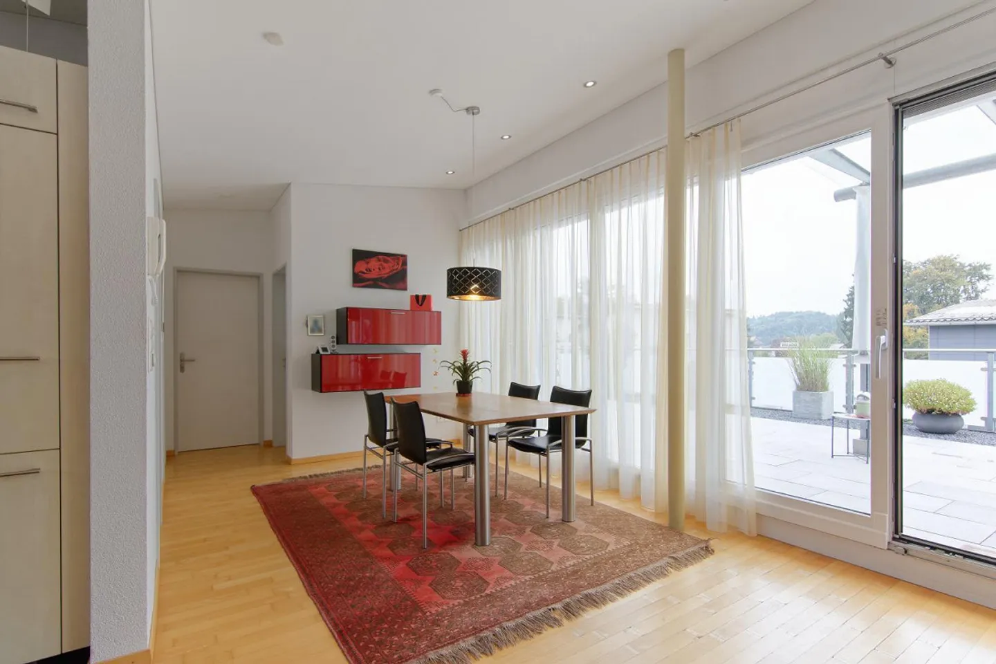 Appartement en attique de 3,5 pièces avec environ 60 m² de terrasse - Photo 4 sur 7