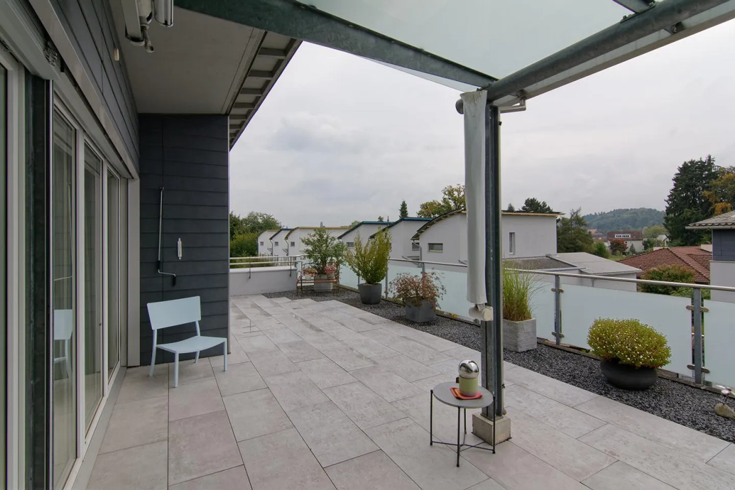 Appartement en attique de 3,5 pièces avec environ 60 m² de terrasse - Photo 5 sur 7