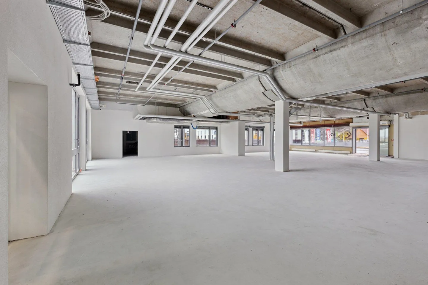 Spazio per nuove idee imprenditoriali al 2° piano del centro commerciale Seepark - Foto 9 di 13