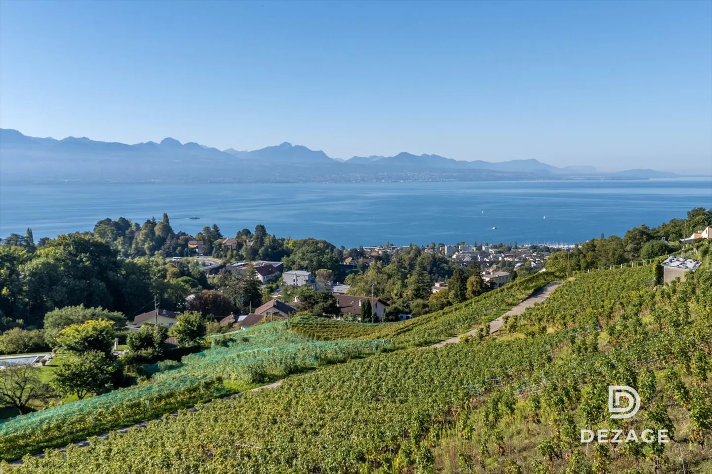 Appartamento spazioso in un ambiente verde con vista lago impareggiabile e grande balcone! - Foto 2 di 13