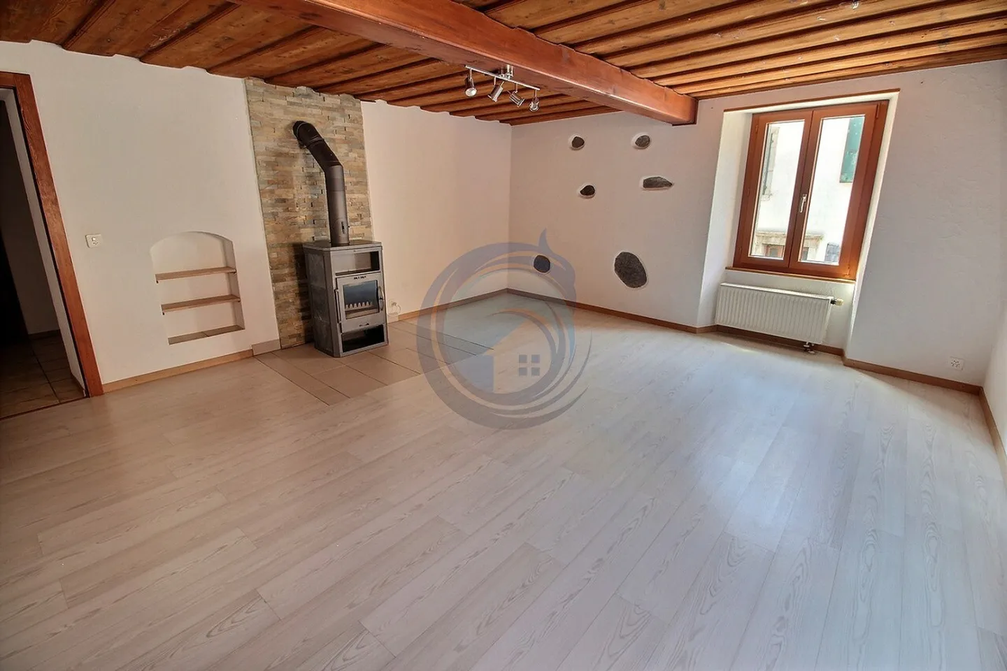 Charming 3.5 Room Apartment with Character - Photo 2 of 10