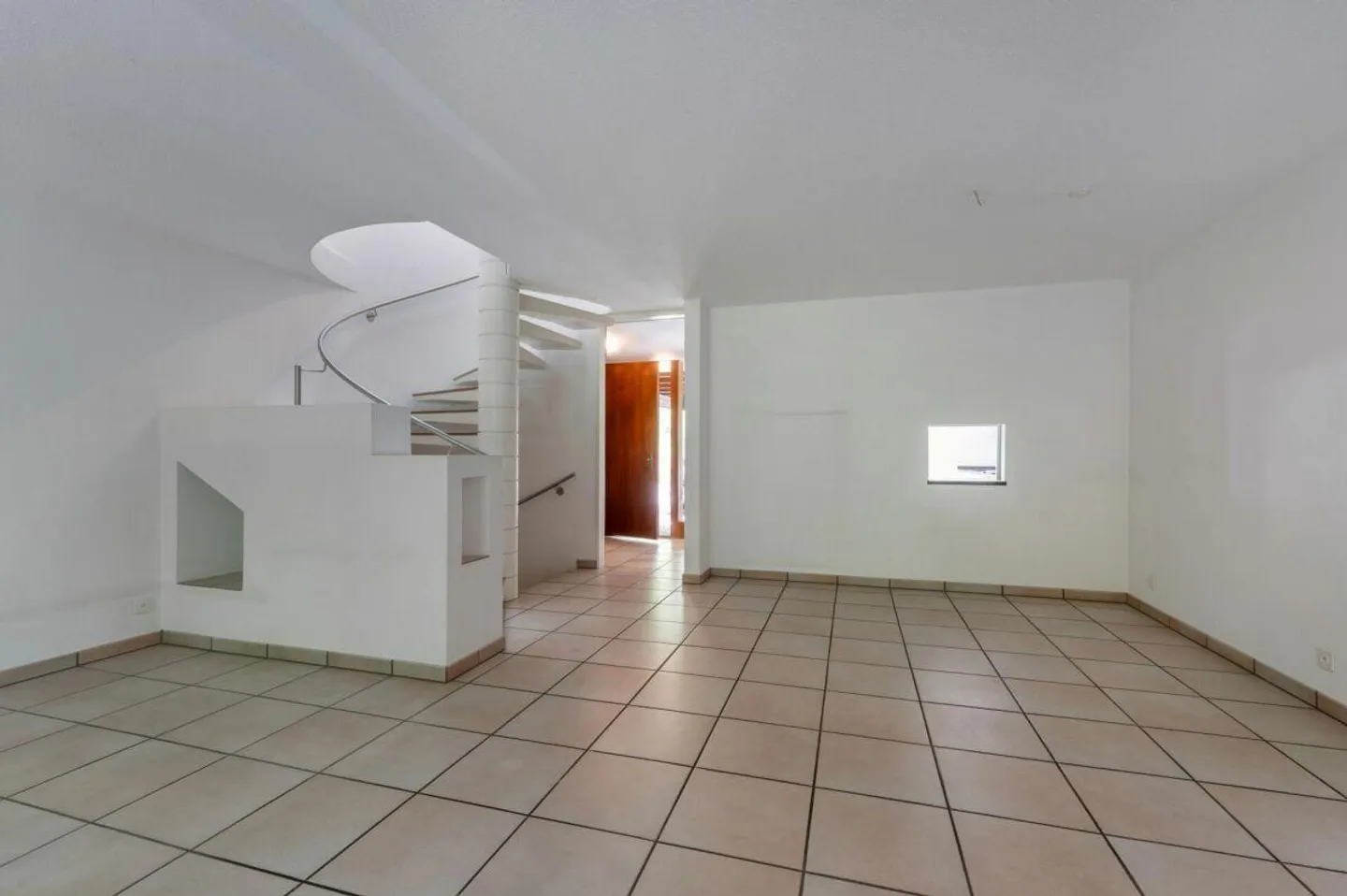 Maison de ville spacieuse de 6,5 pièces au cœur de Wettingen - Photo 3 sur 22