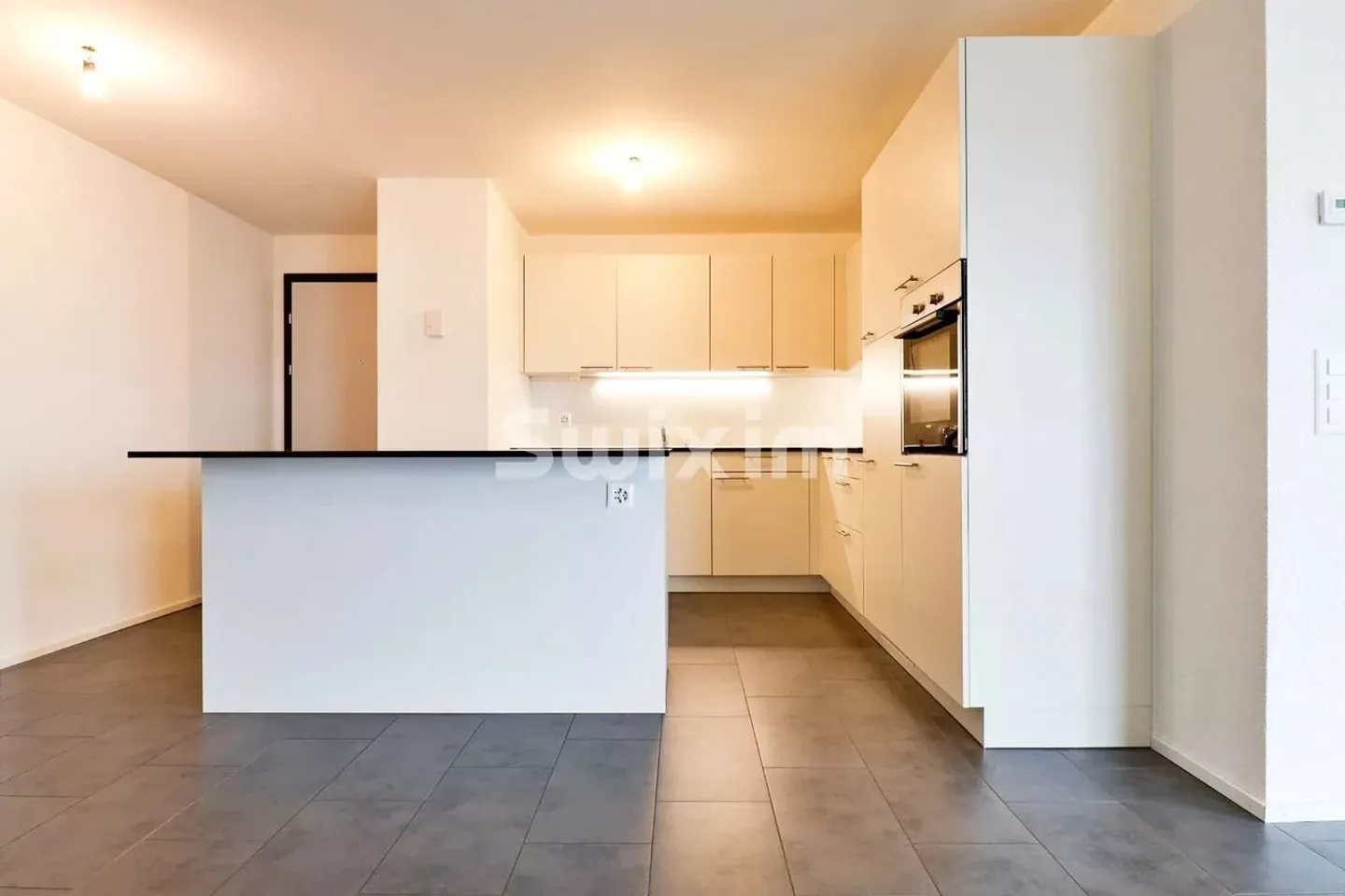 Stunning Penthouse with Mountain View - Photo 2 of 6