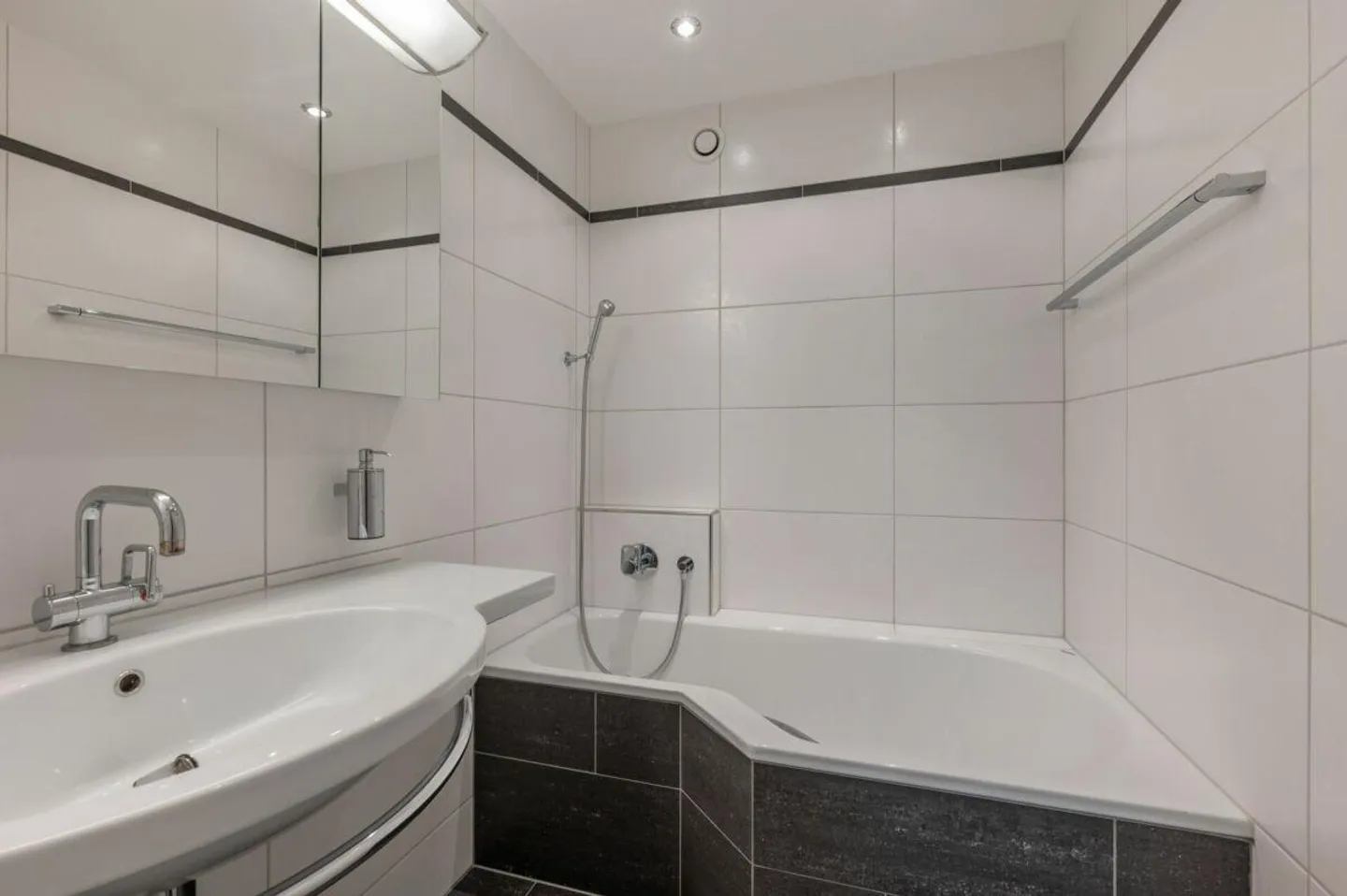 Maison de ville spacieuse de 6,5 pièces au cœur de Wettingen - Photo 9 sur 22