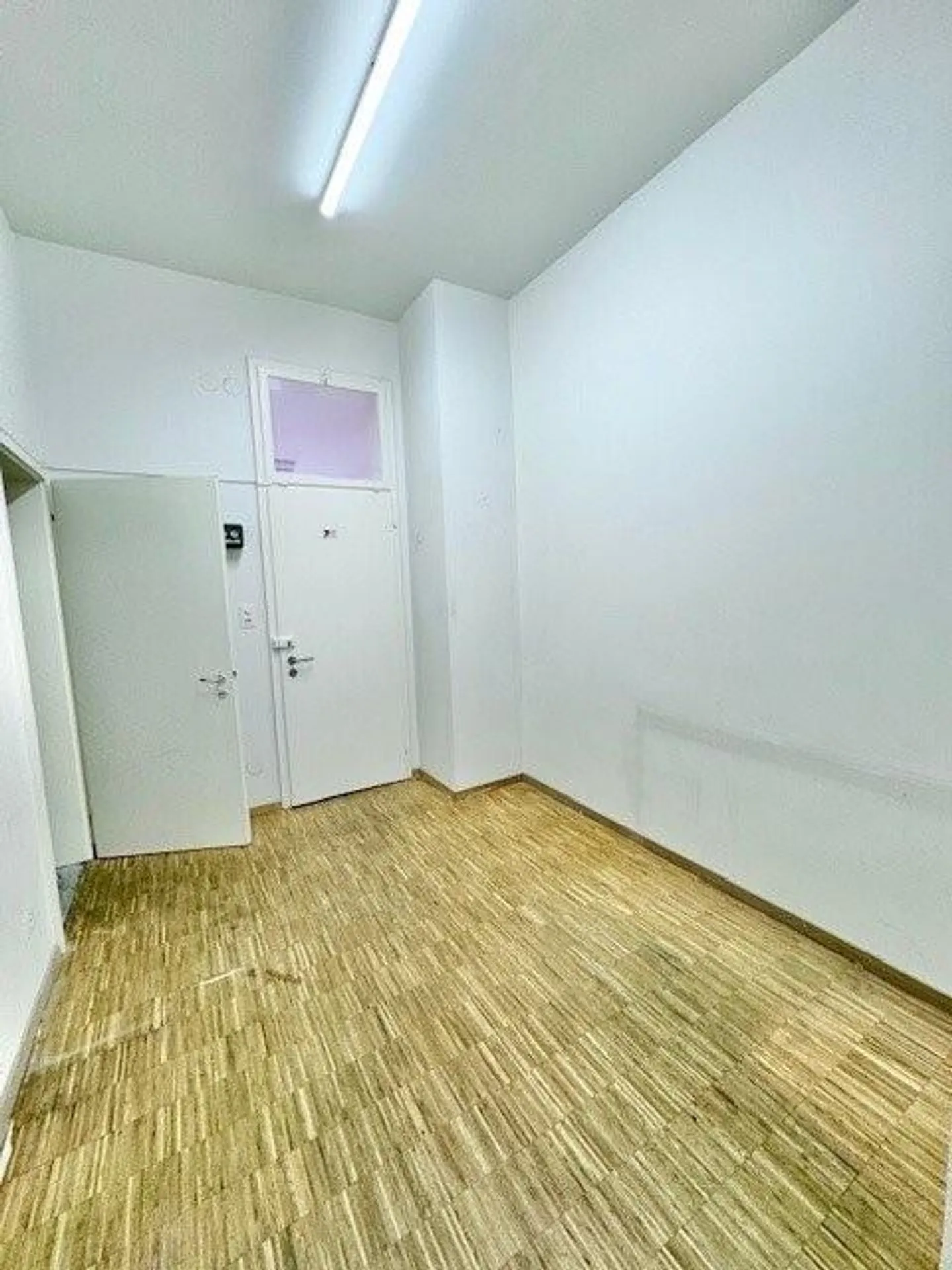 Locali commerciali con ufficio a Gundeli (fino a 475m2) - Foto 4 di 12