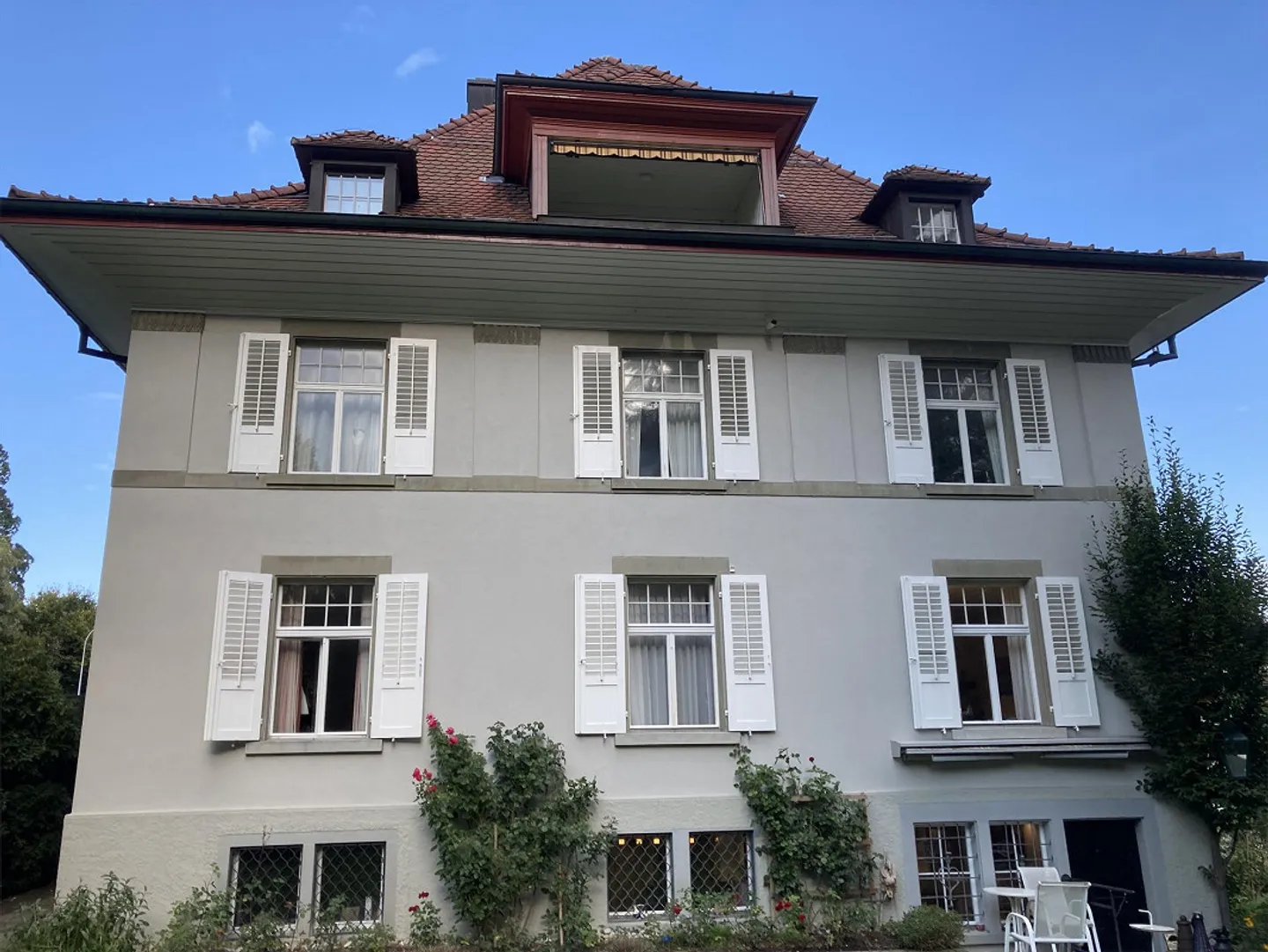 GROSSZÜGIGE 5.5 MAISONETTE-WOHNUNG AN BESTER WOHNLAGE AM ROSENBERG - Foto 2 von 22
