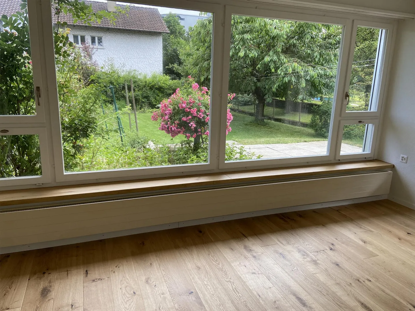 Charming 5.5-room house with modern amenities/dream garden - Photo 1 of 9