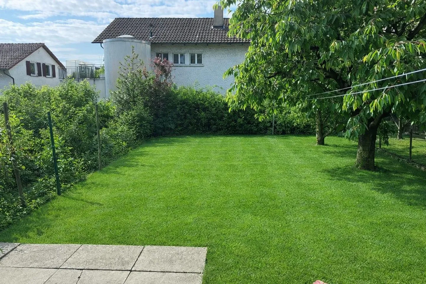 Charming 5.5-room house with modern amenities/dream garden - Photo 2 of 9