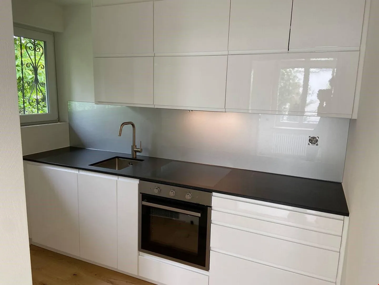 Charming 5.5-room house with modern amenities/dream garden - Photo 4 of 9