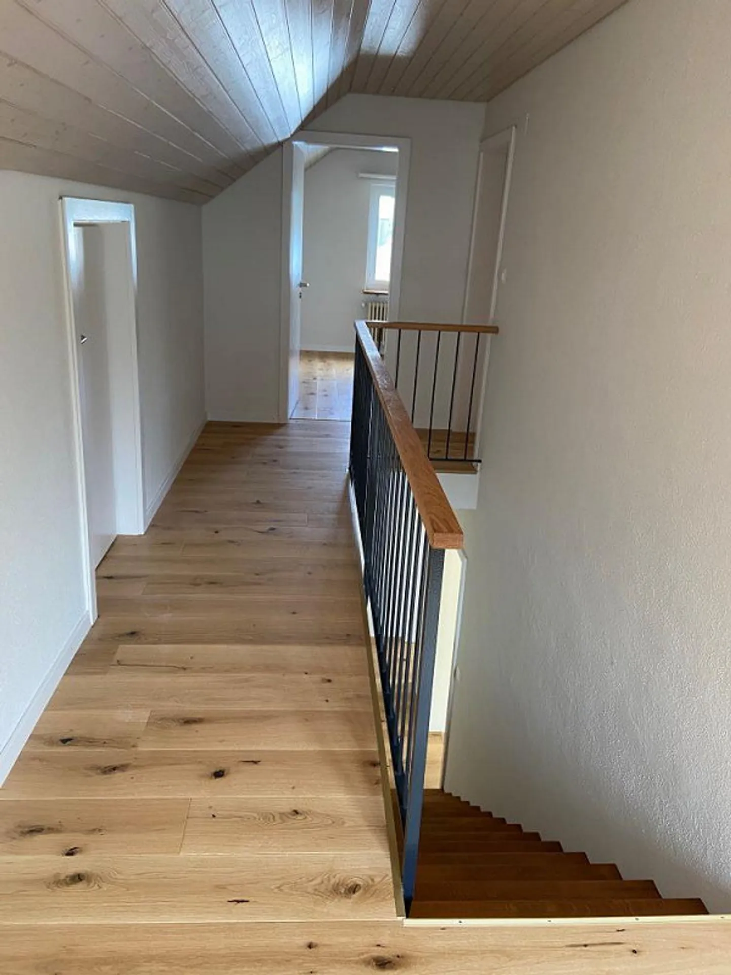 Charming 5.5-room house with modern amenities/dream garden - Photo 8 of 9