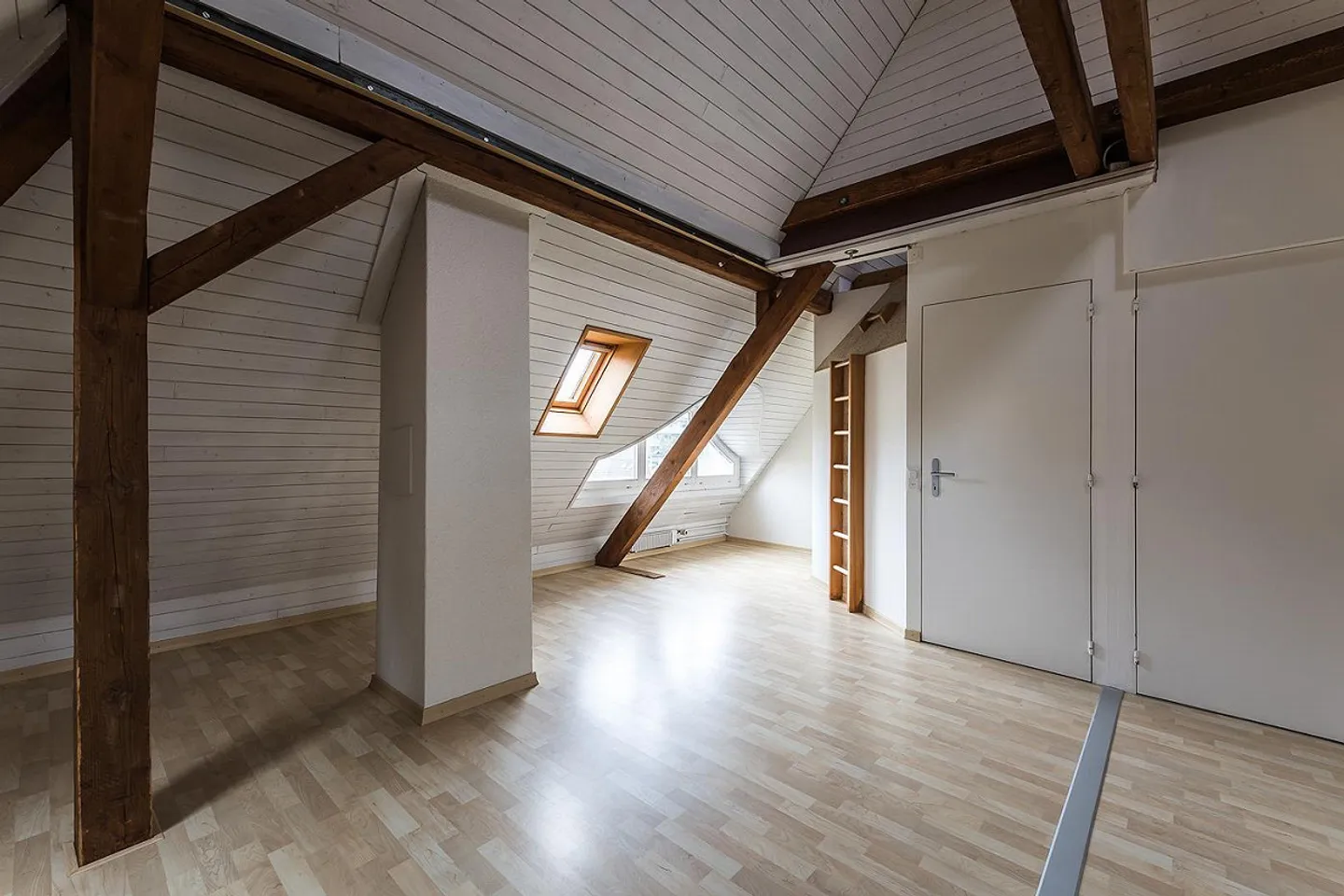 GROSSZÜGIGE 5.5 MAISONETTE-WOHNUNG AN BESTER WOHNLAGE AM ROSENBERG - Foto 19 von 22