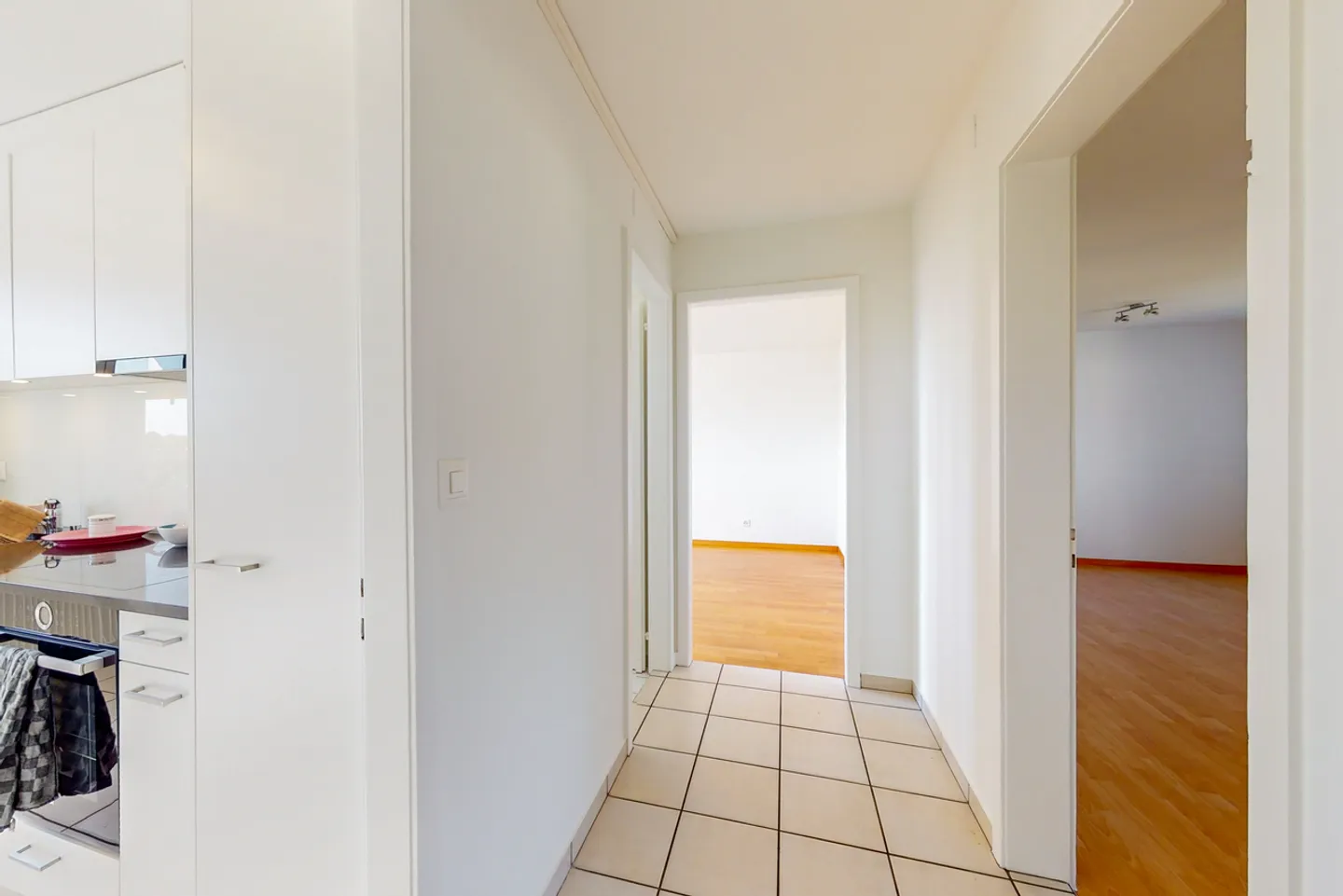 Geräumige Wohnung mit Balkon - Foto 3 von 10