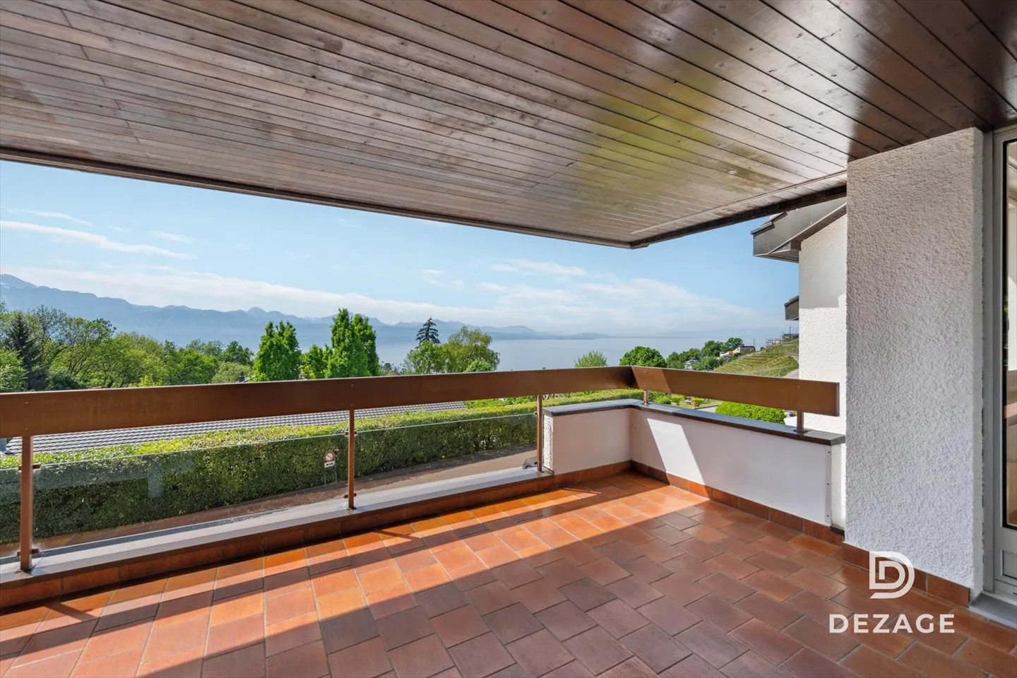 Appartamento spazioso in un ambiente verde con vista lago impareggiabile e grande balcone! - Foto 6 di 13