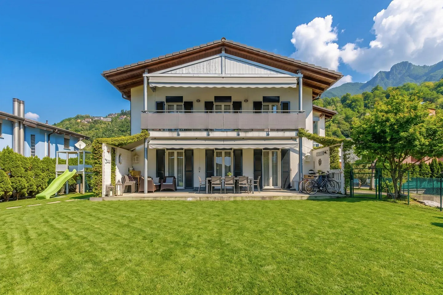 Exclusive three-family house with 8.5 rooms and grotto in Melano - Photo 1 of 9