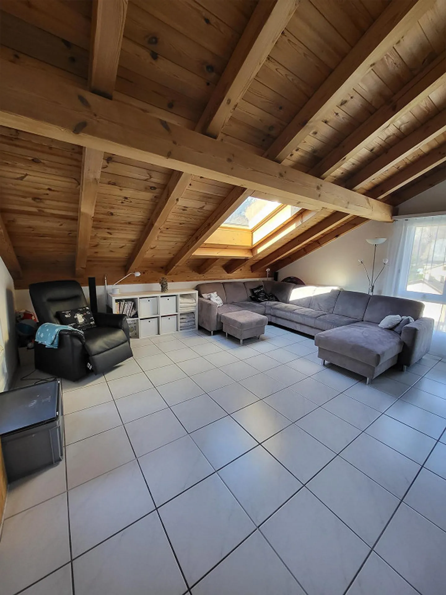 Charmant appartement sous les toits de 4,5 pièces - Photo 1 sur 13