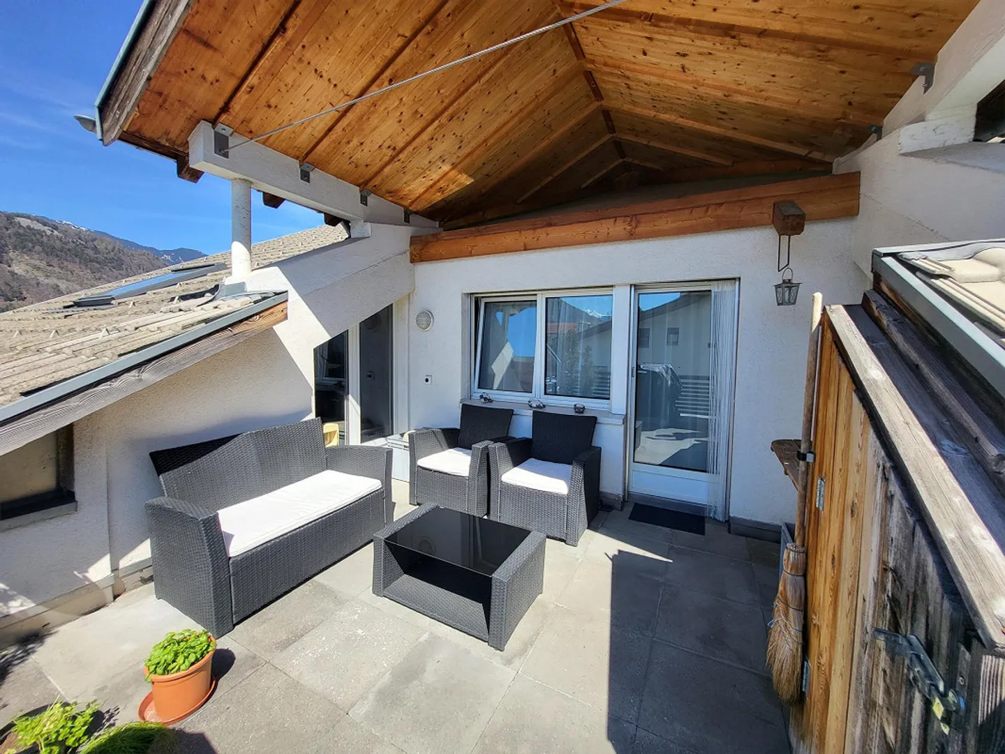 Charmant appartement sous les toits de 4,5 pièces - Photo 4 sur 13