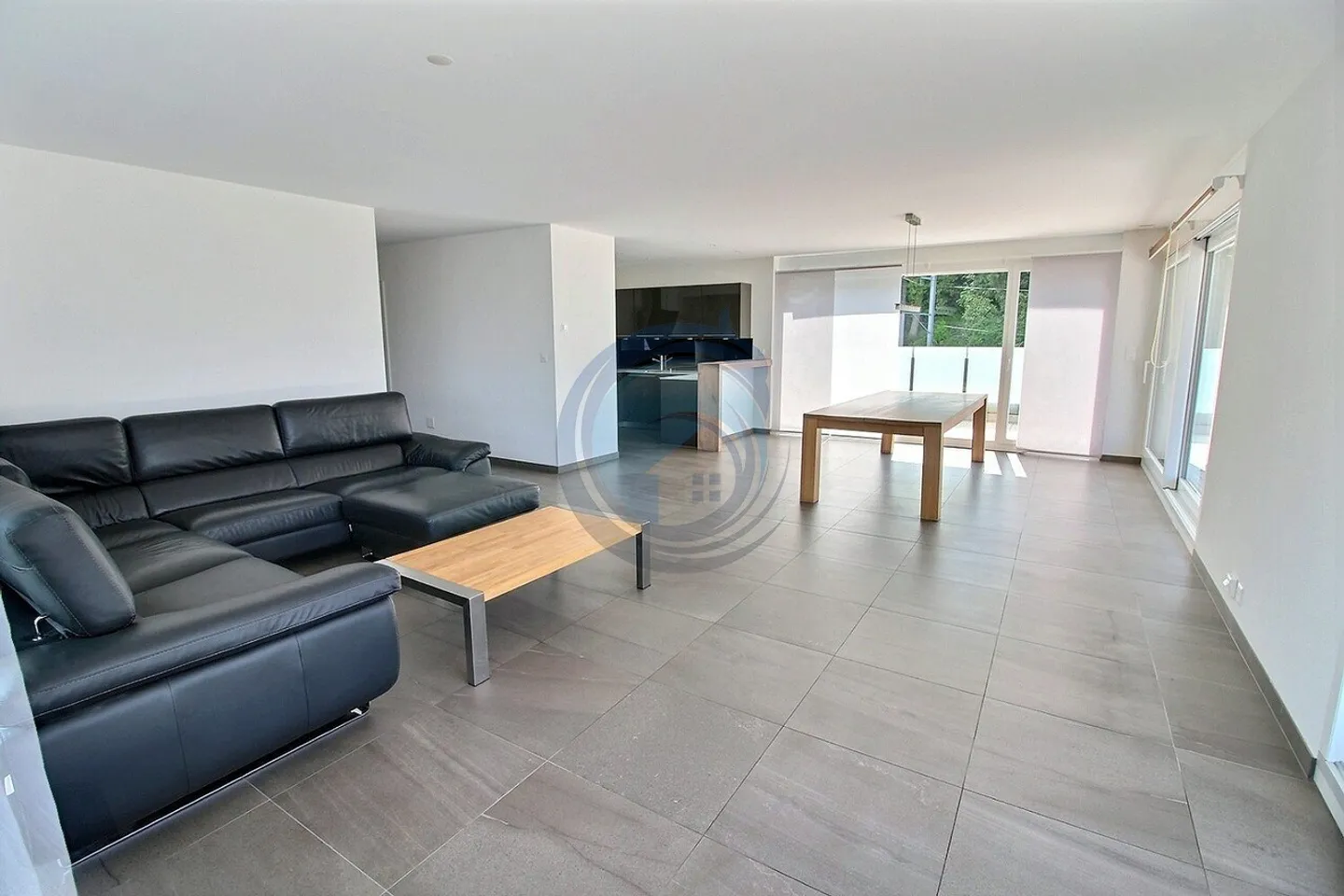 DISPONIBILE IMMEDIATAMENTE - MAGNIFICO ATTICO 4,5 STANZE CON TERRAZZA E ASCENSORE - Foto 4 di 17