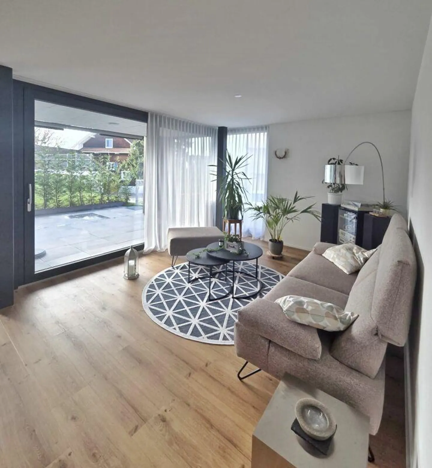 Questo bellissimo appartamento al piano terra è la tua nuova casa? - Foto 3 di 10