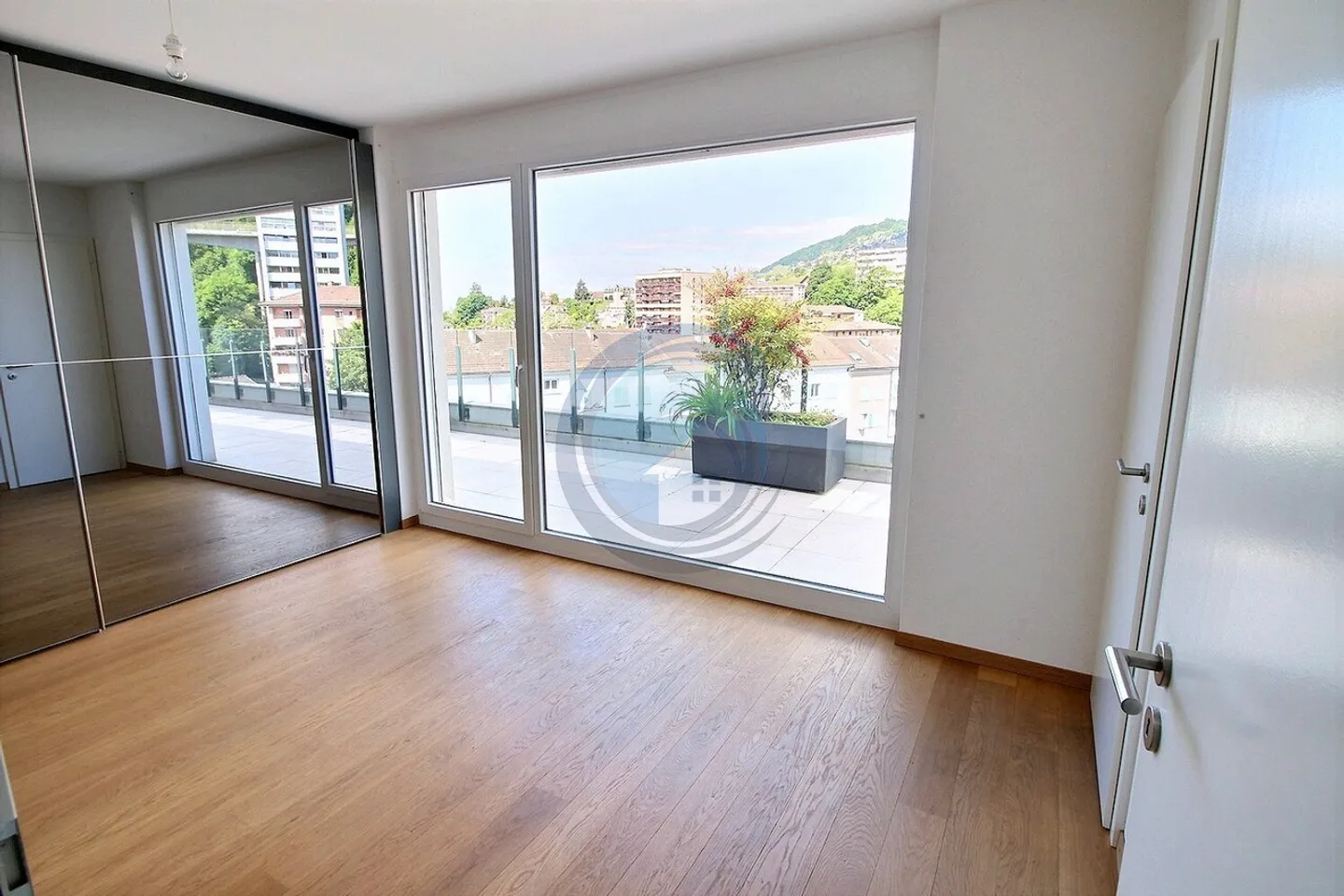 DISPONIBILE IMMEDIATAMENTE - MAGNIFICO ATTICO 4,5 STANZE CON TERRAZZA E ASCENSORE - Foto 8 di 17