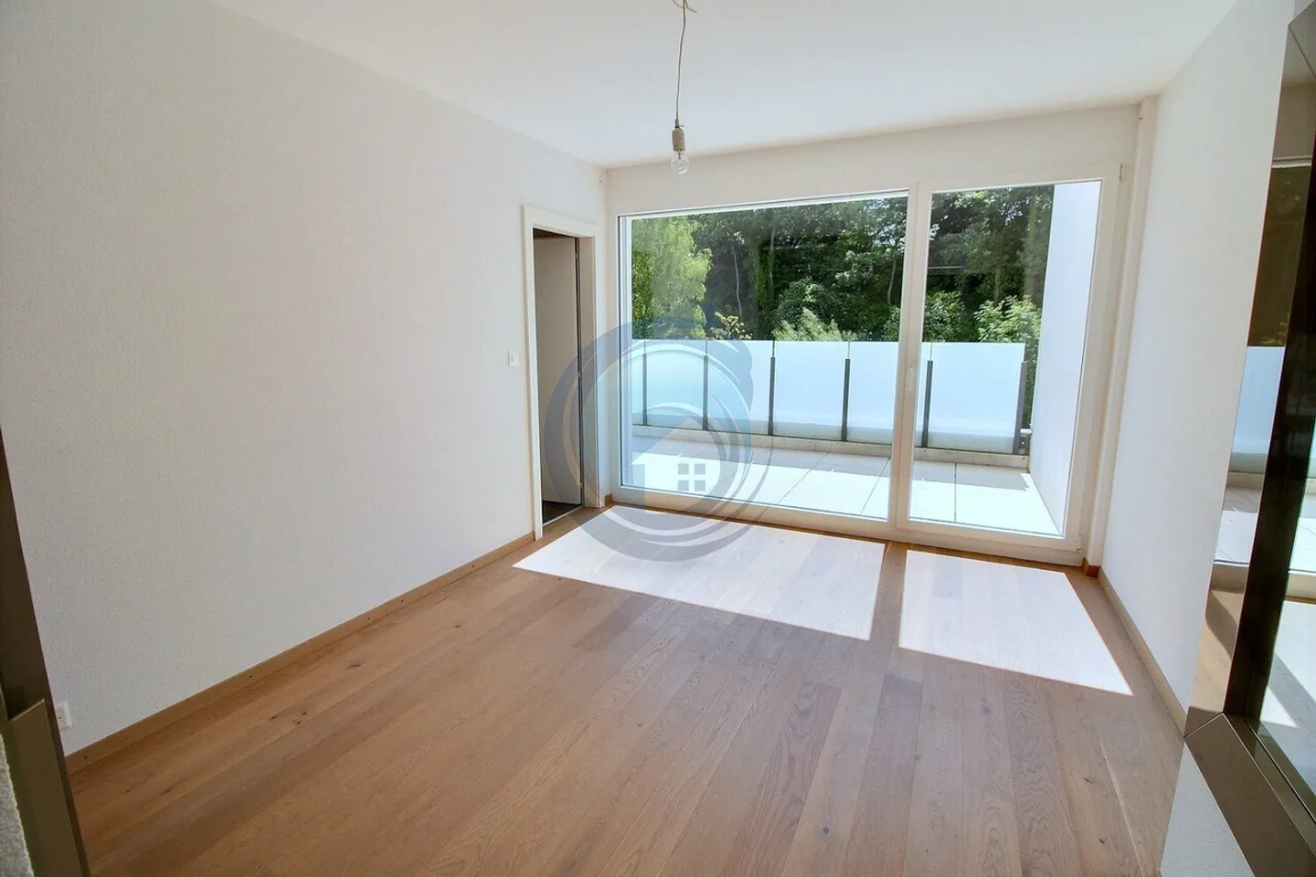 DISPONIBILE IMMEDIATAMENTE - MAGNIFICO ATTICO 4,5 STANZE CON TERRAZZA E ASCENSORE - Foto 9 di 17