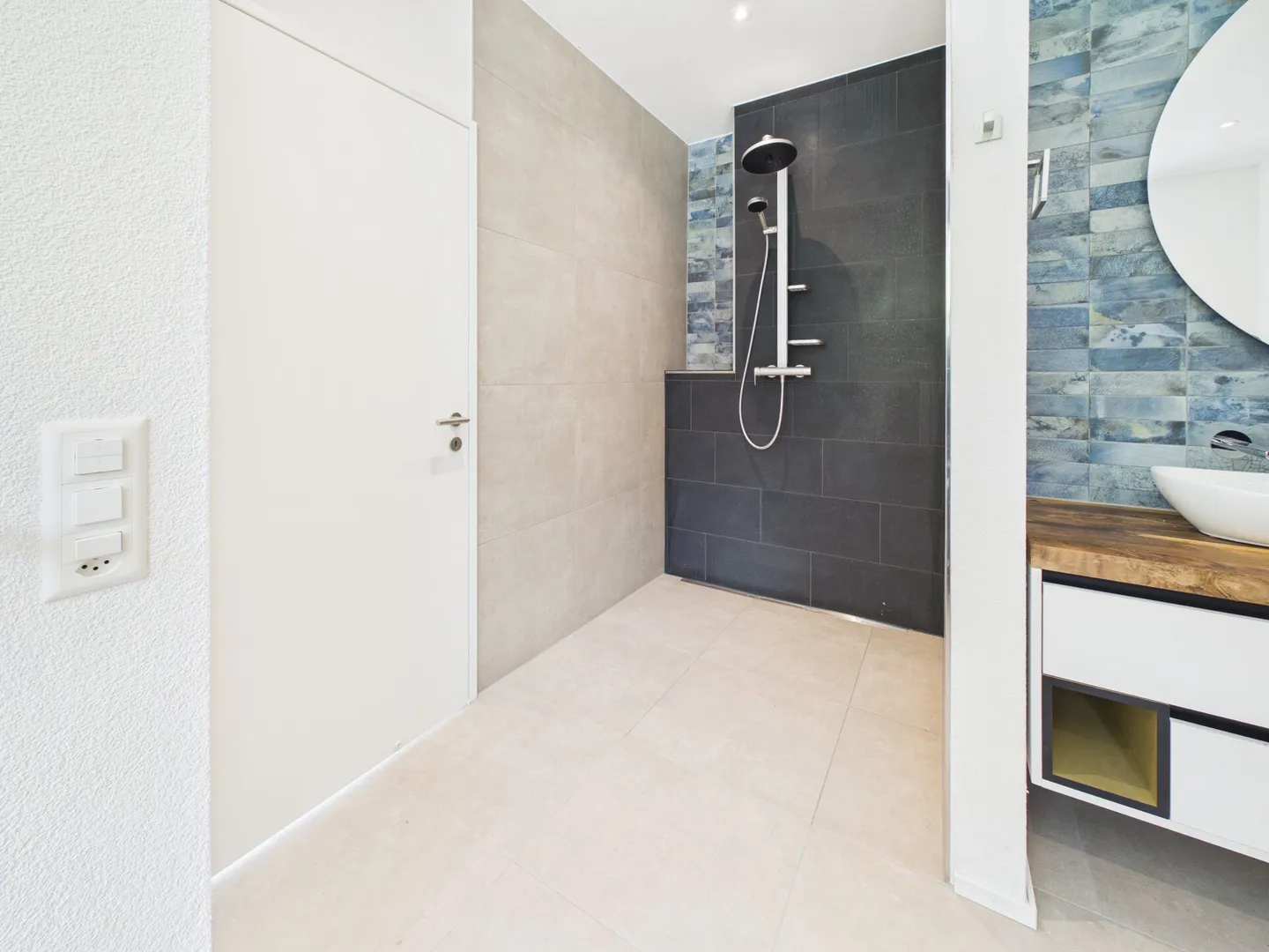 Appartamento esclusivo con terrazza di 5,5 stanze a Umiken - Foto 5 di 11