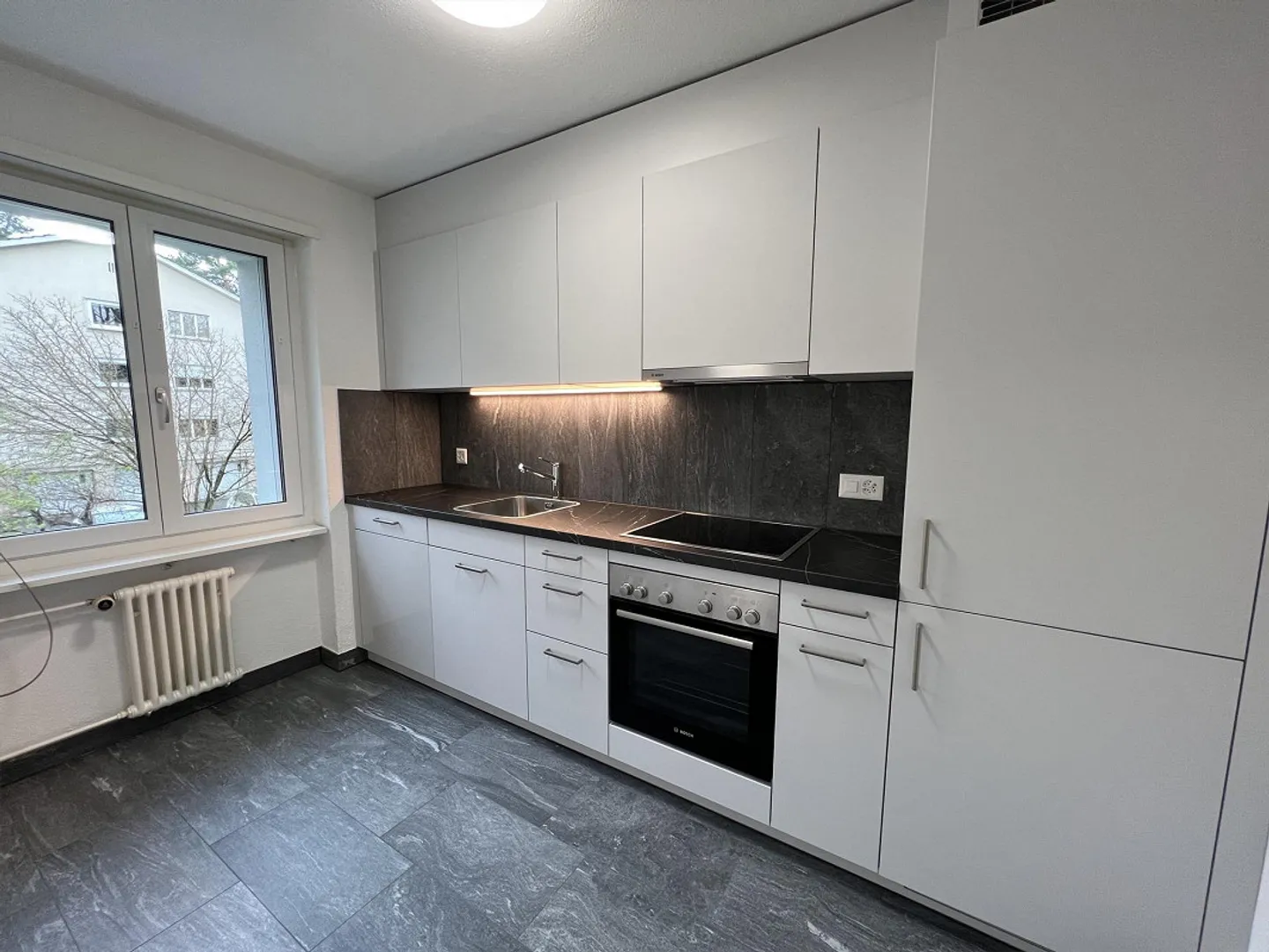 Bright and Cozy Single Apartment - Photo 2 of 9