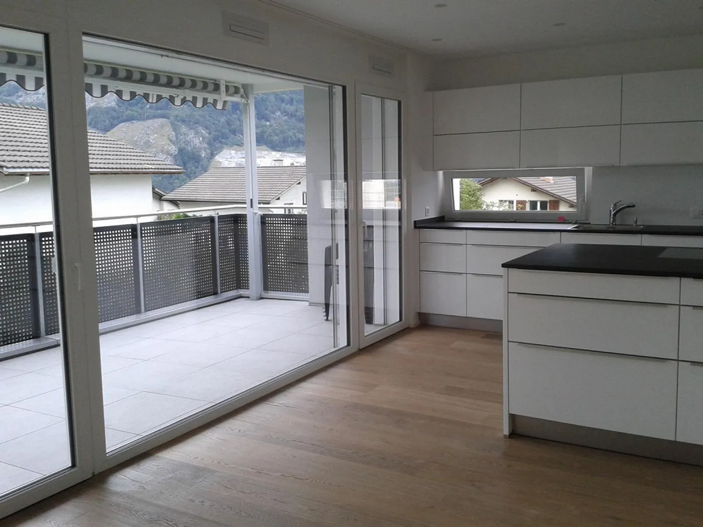 Appartement lumineux et ensoleillé de 4 1/2 pièces - Photo 4 sur 9