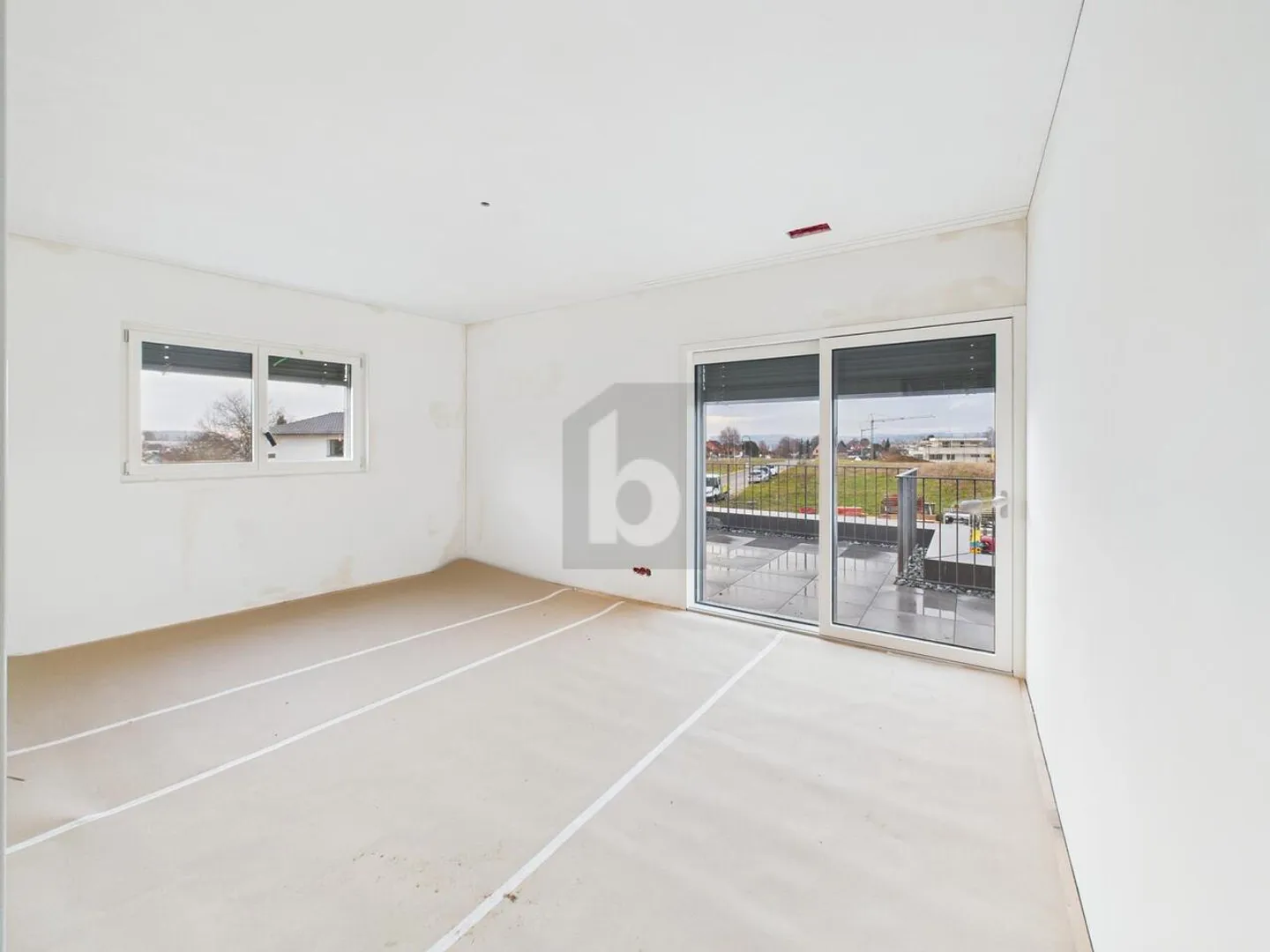 MINERGIE, MIT ZWEI TERRASSEN UND GARTENSITZPLATZ - Foto 4 von 6