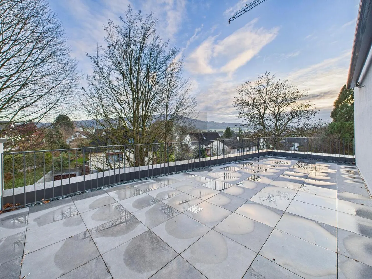 MINERGIE, MIT ZWEI TERRASSEN UND GARTENSITZPLATZ - Foto 5 von 6