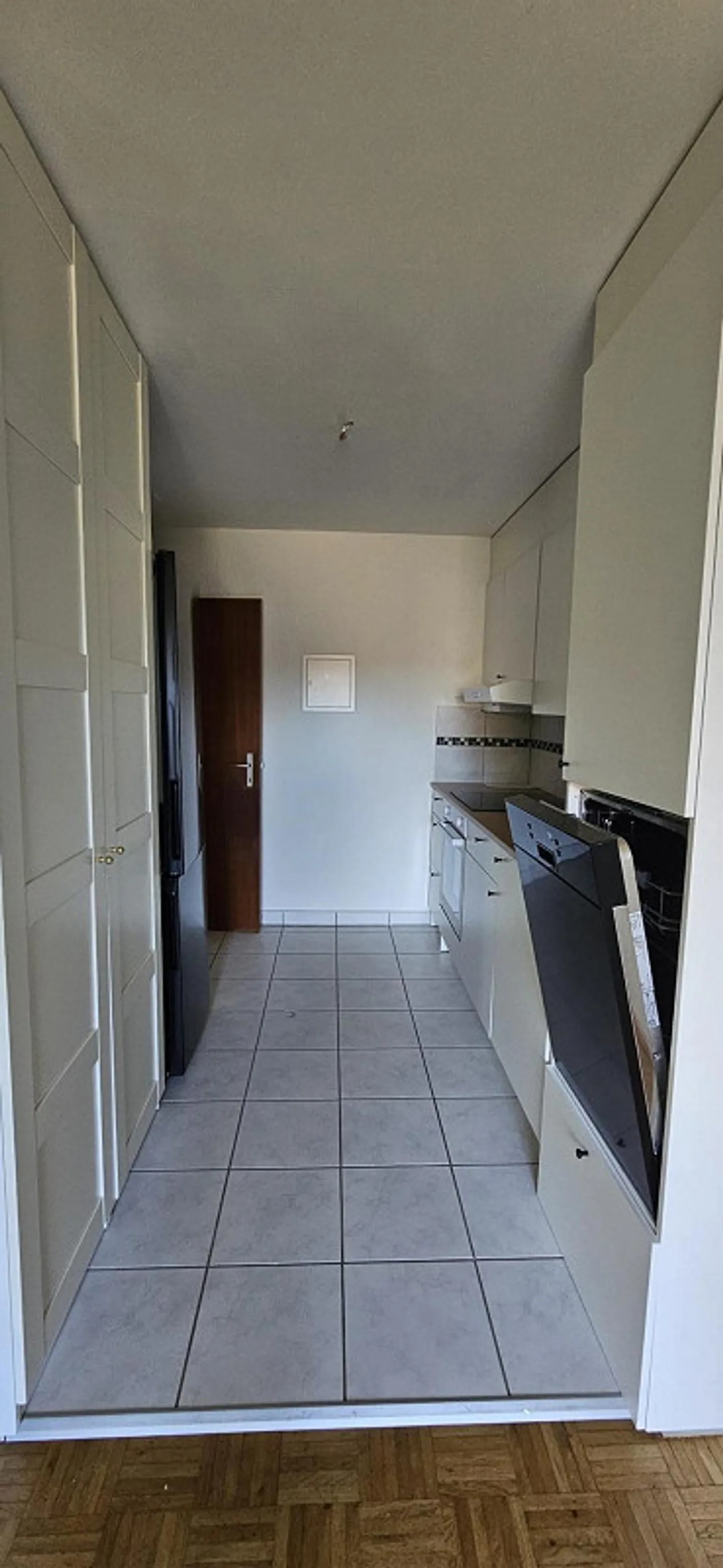 3.5 Room Apartment in Schönenbuch - Photo 4 of 8