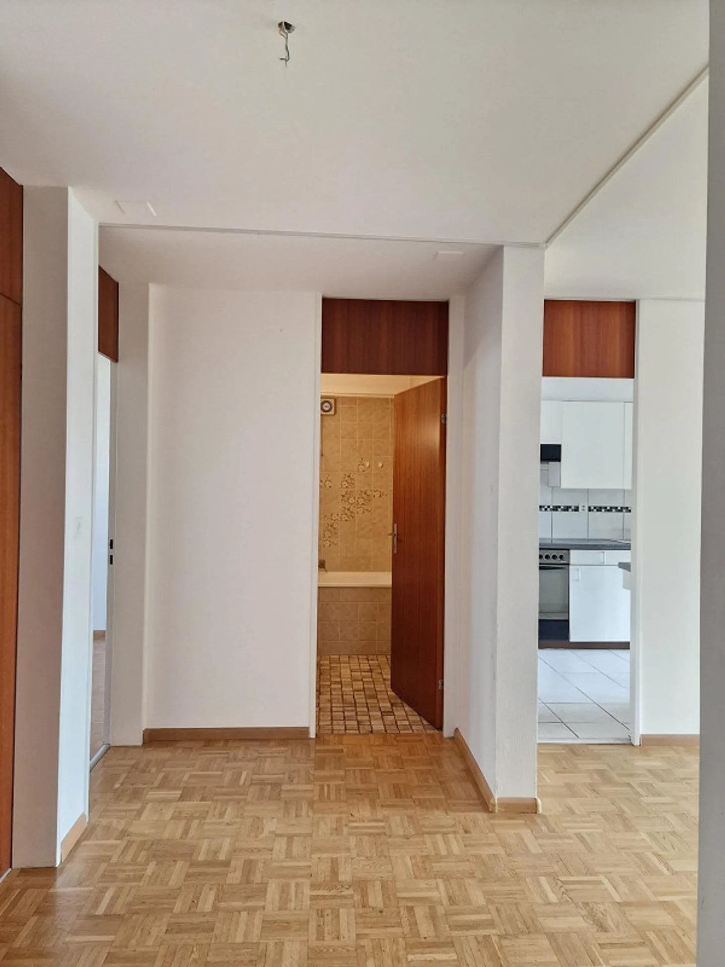 3.5 Room Apartment in Schönenbuch - Photo 2 of 8