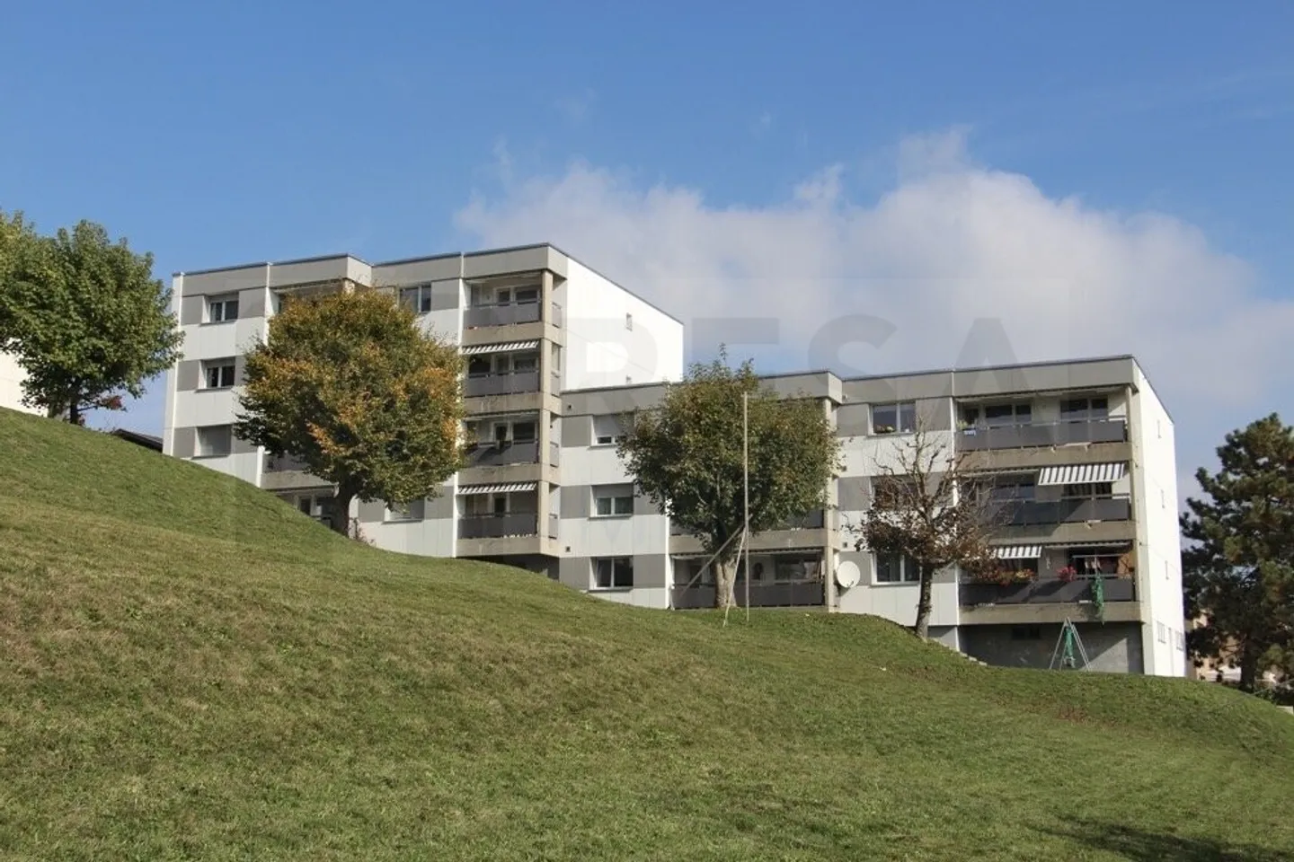 Ampio appartamento 4½ a due passi dai trasporti e dai centri commerciali - Foto 1 di 2