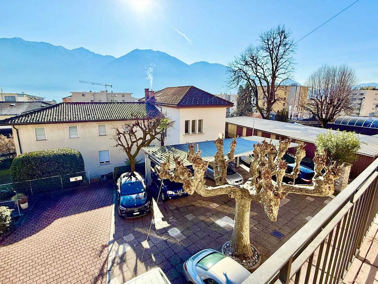 Spacious 5-Room Terrace Apartment in Minusio with Lake View - Photo 9 of 10