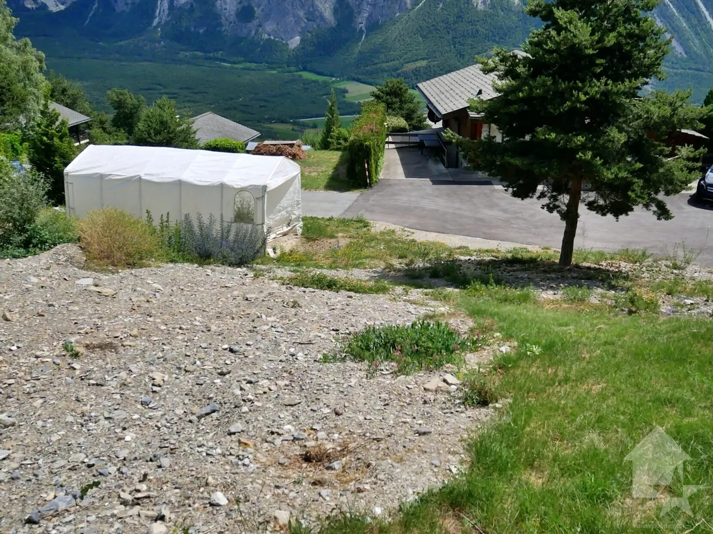 Schönes Grundstück von 589 m2 mit atemberaubendem Blick auf die Walliser Alpen - Foto 4 von 4