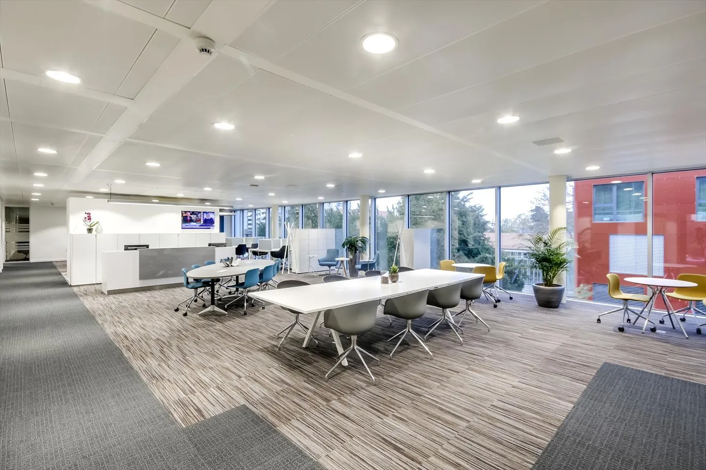 Treten Sie einer kollaborativen Coworking-Umgebung bei Regus Station Lakeside bei - Foto 2 von 9