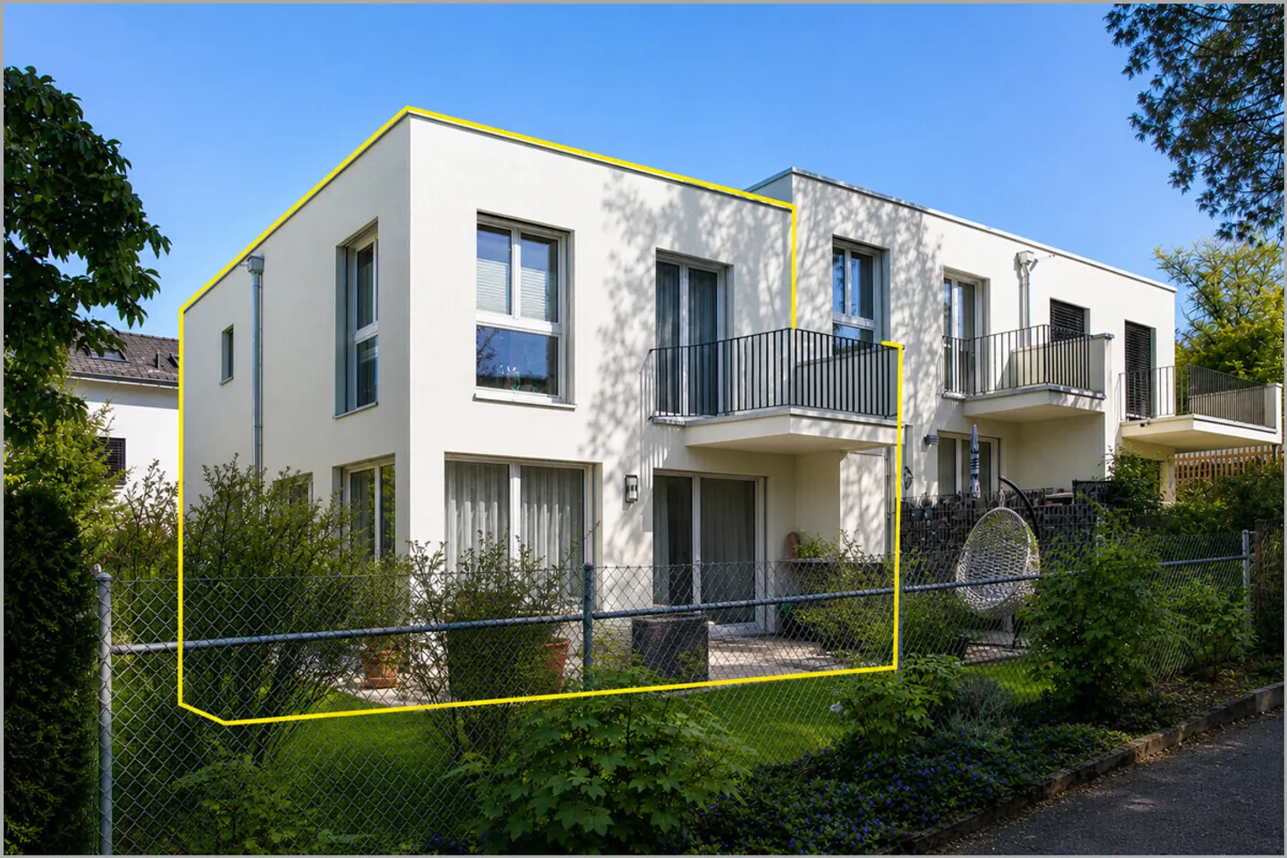 Vie confortable dans une maison de ville d'angle avec jardin et ascenseur - Photo 1 sur 13