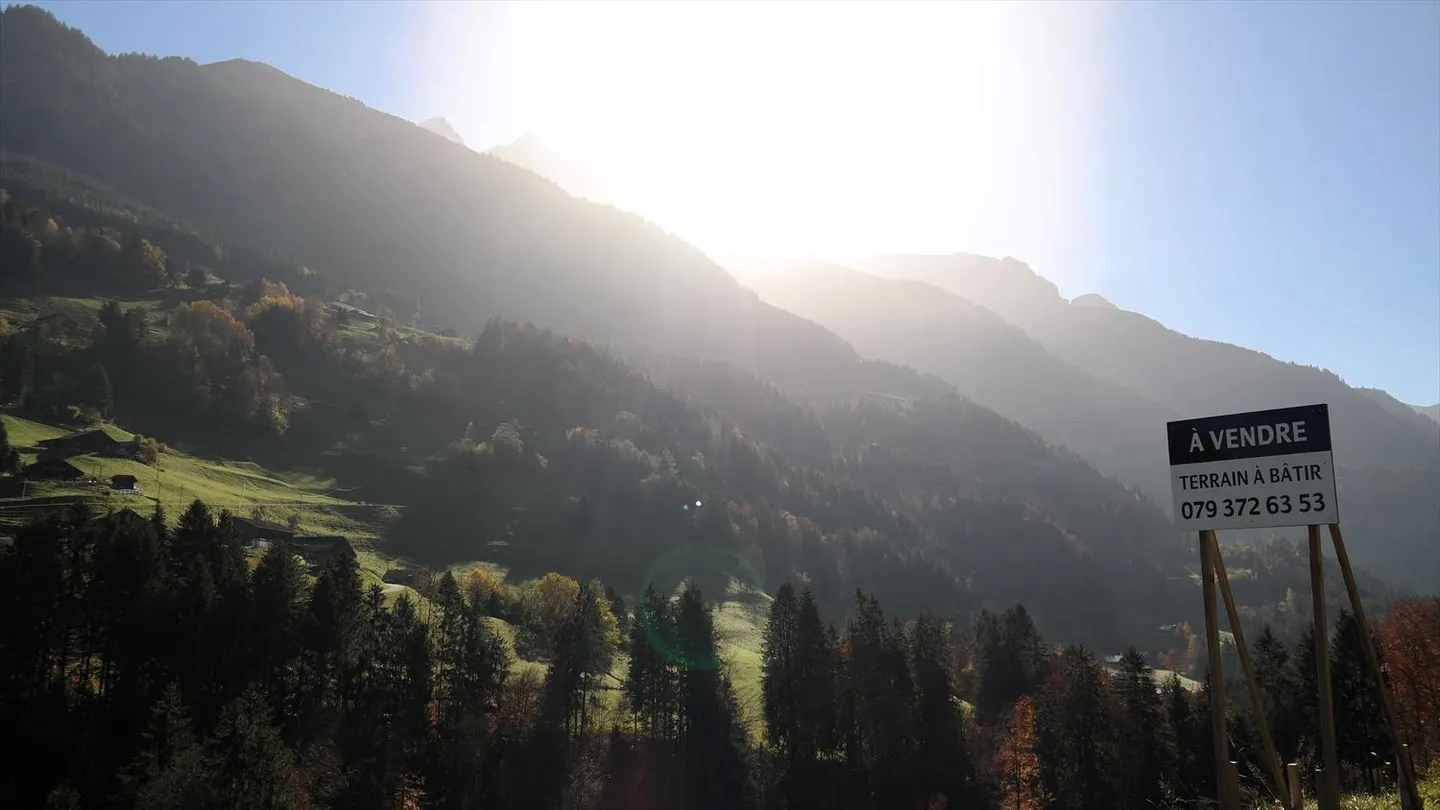 MOLTO SOLEGGIATO CON VISTA SULLE MONTAGNE - Foto 2 di 12